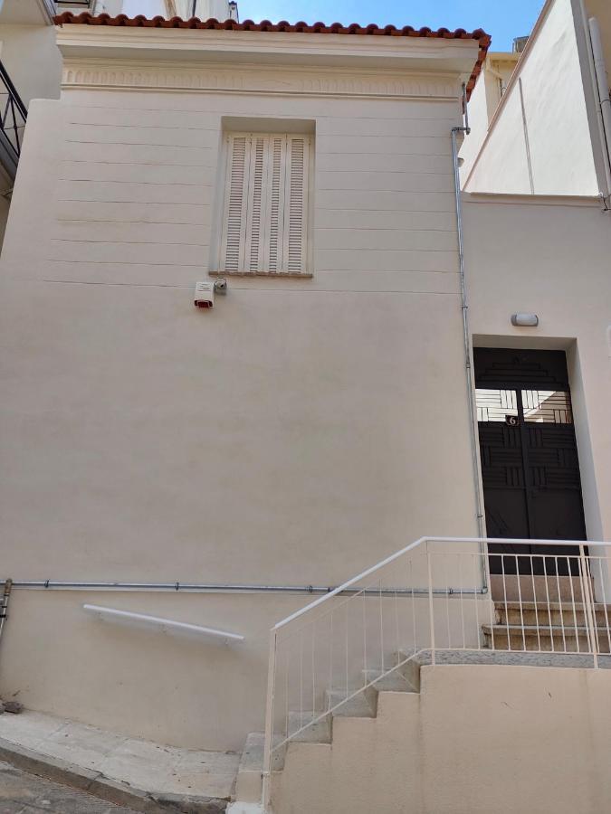 Litseli Apartment Атина Екстериор снимка