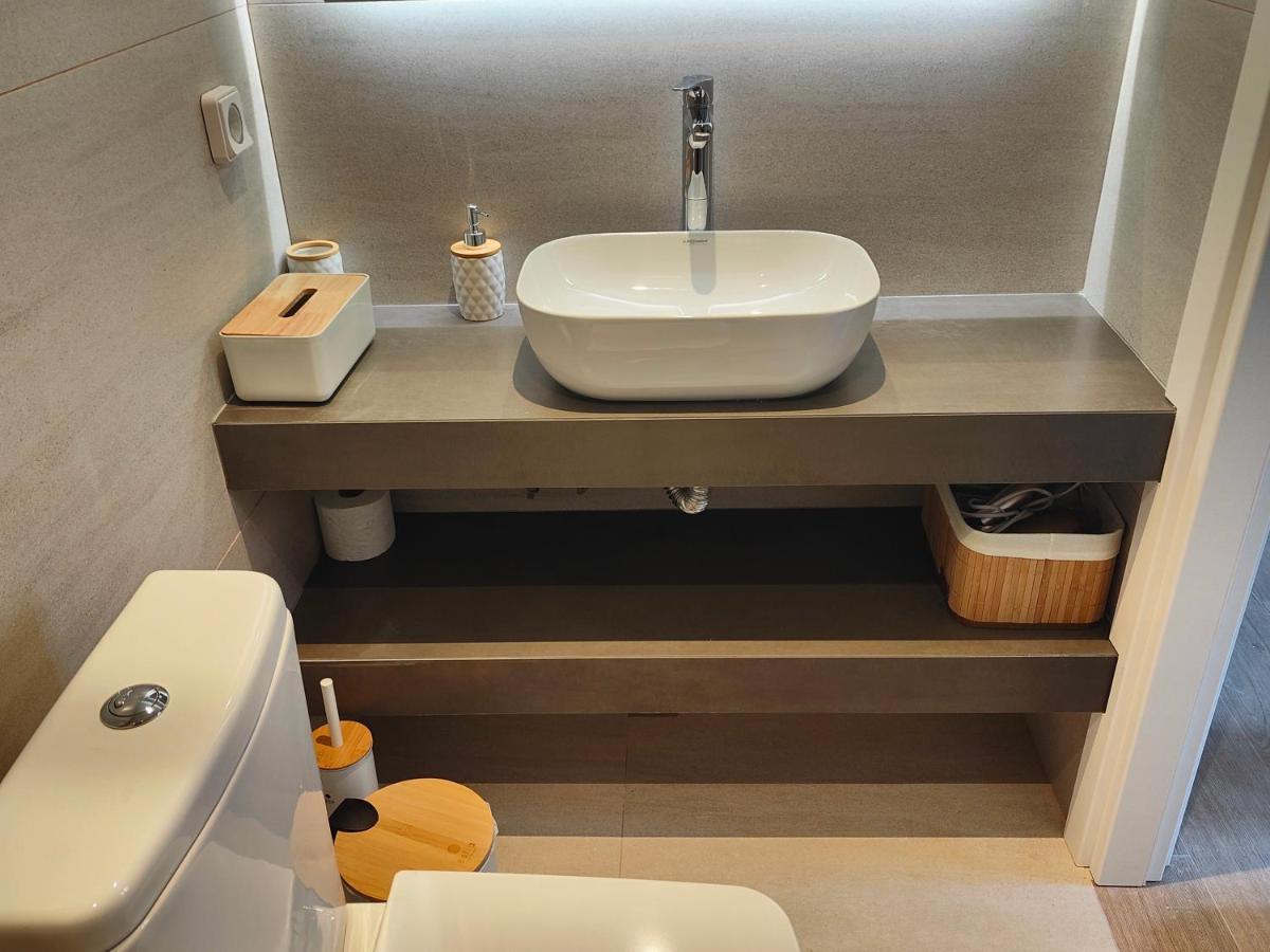 Litseli Apartment Атина Екстериор снимка