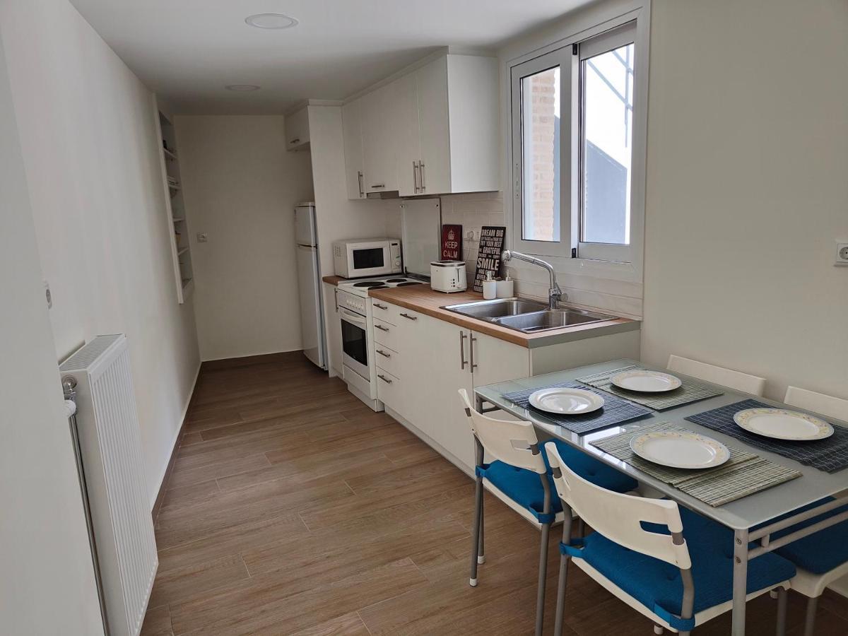 Litseli Apartment Атина Екстериор снимка