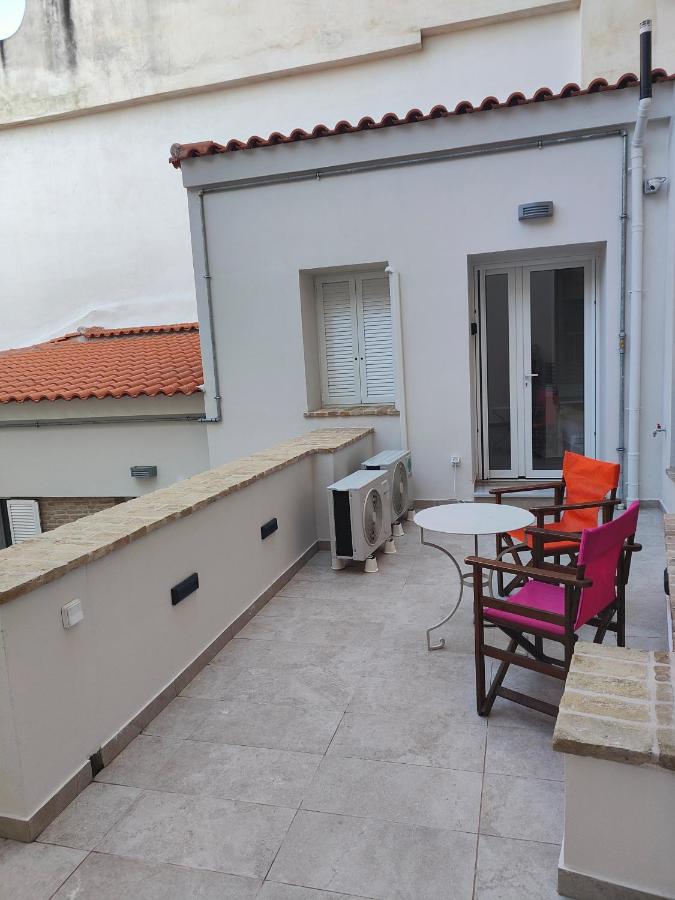Litseli Apartment Атина Екстериор снимка